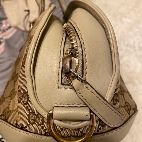 SALE. Authentic Gucci in amazing condition ❤️💕💜 - Picture 8 of 14
